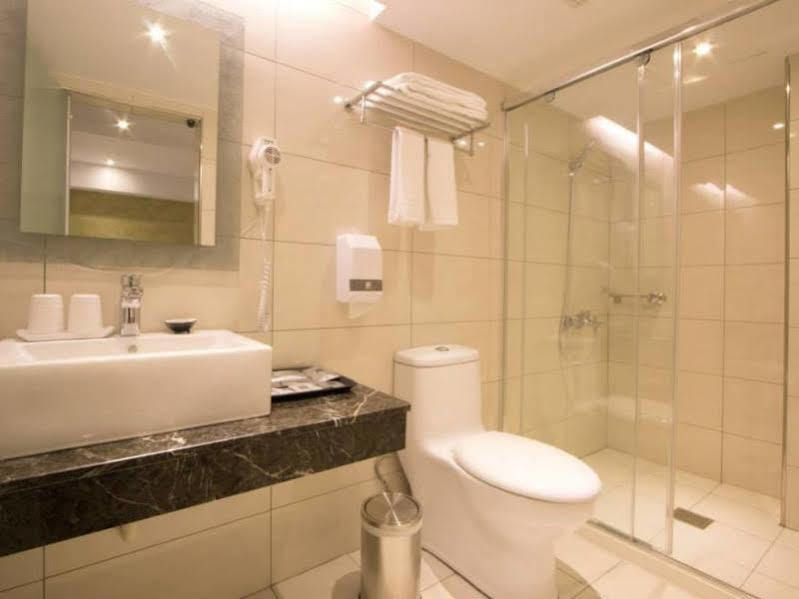 Lihan Hotel Taipei Bagian luar foto