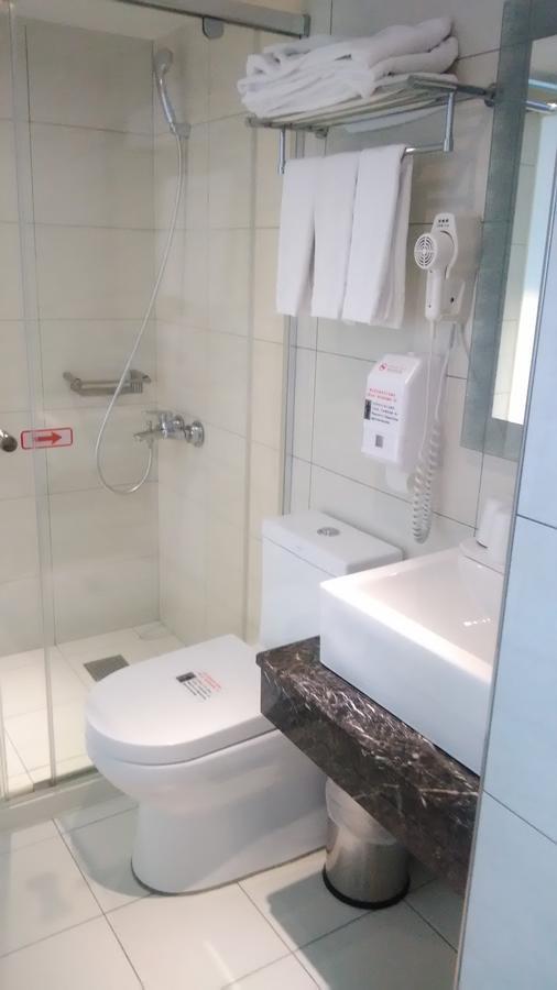 Lihan Hotel Taipei Bagian luar foto