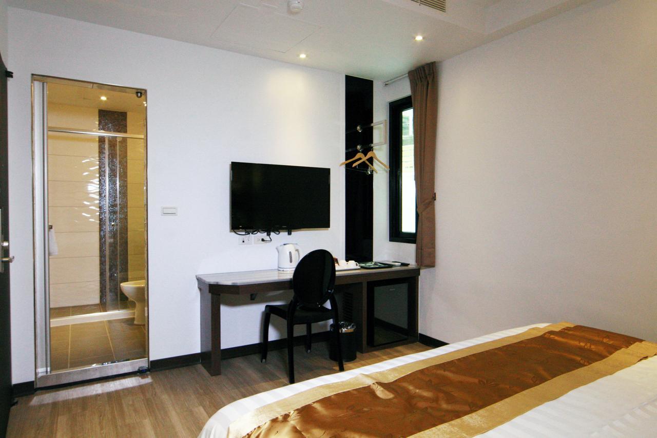 Lihan Hotel Taipei Bagian luar foto